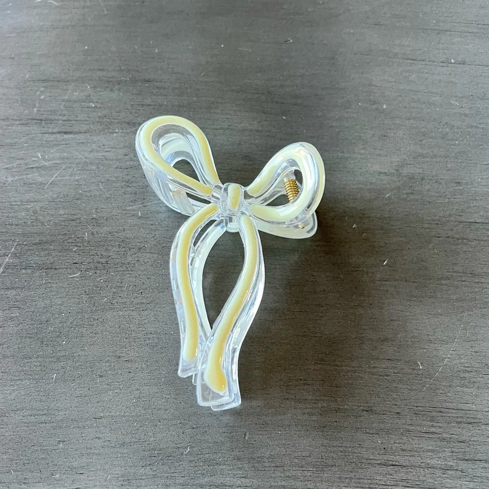 Cream Eggshell Clear Transparent Edge 4